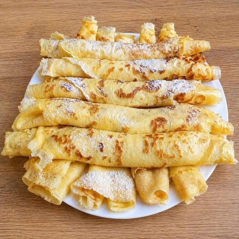 UN TRUC de care nu știam până acum: Aluatul de clătite rămâne EXTRA moale și pufos mult timp dacă adaugi ACEST ingredient!